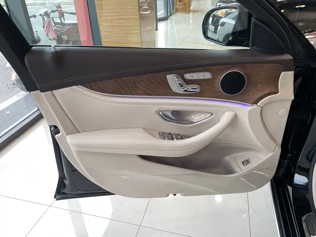 Mercedes-Benz E-Class 2018 — фото 14