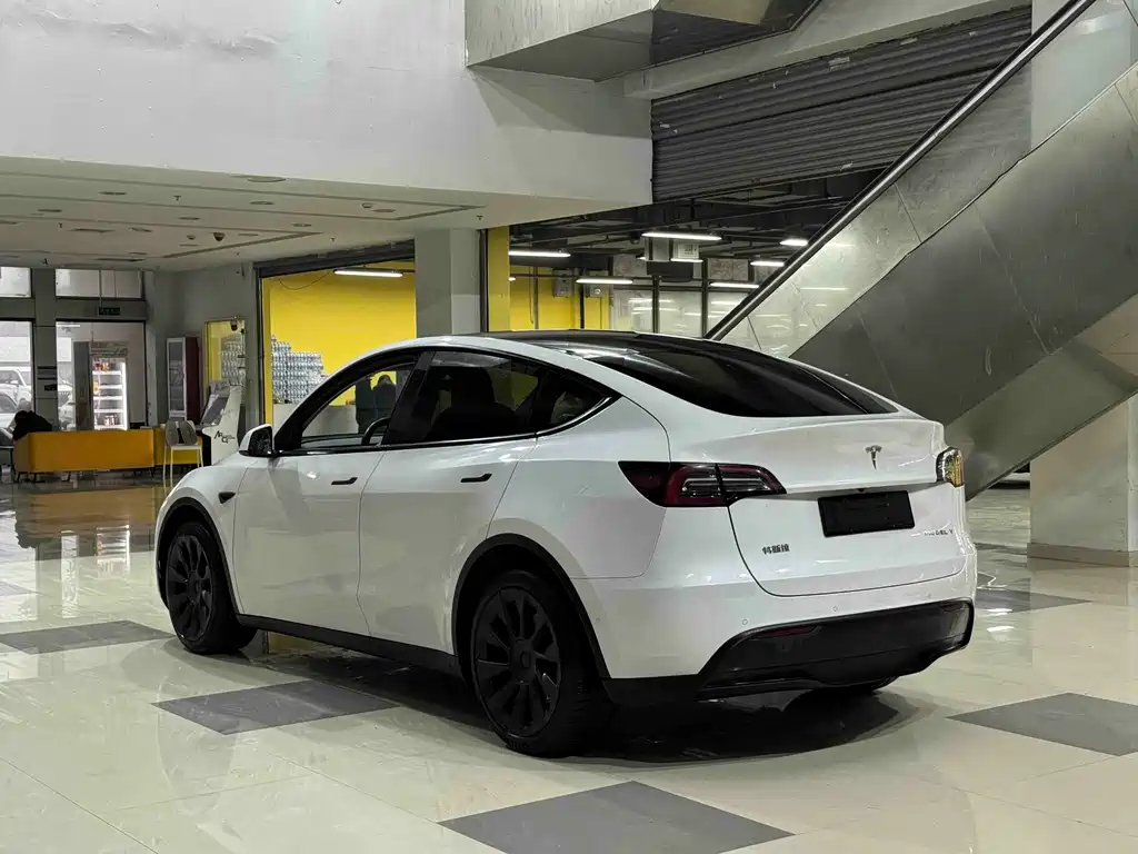 Tesla Model Y 2022 — фото 8
