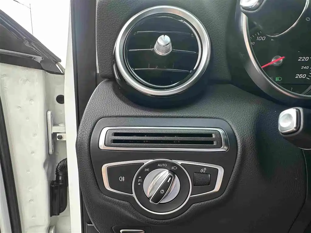 Mercedes-Benz C-Class 2017 — фото 16