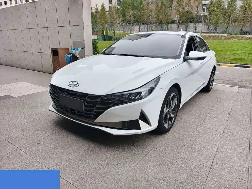 Hyundai Elantra 2022