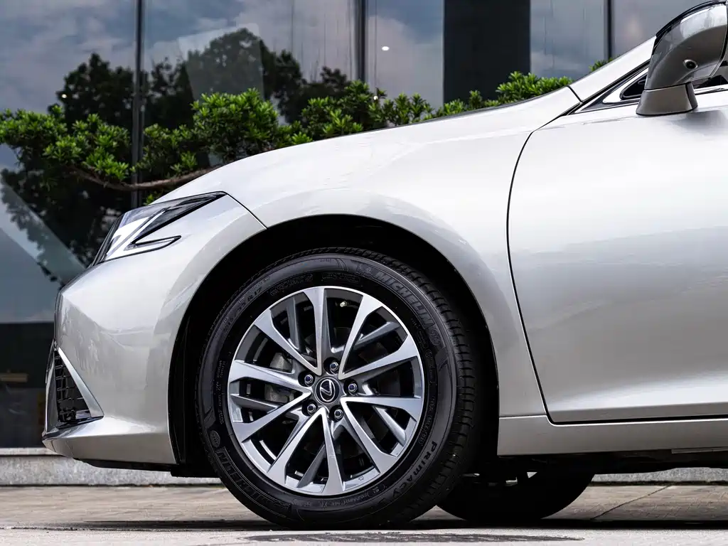 Lexus ES 2025