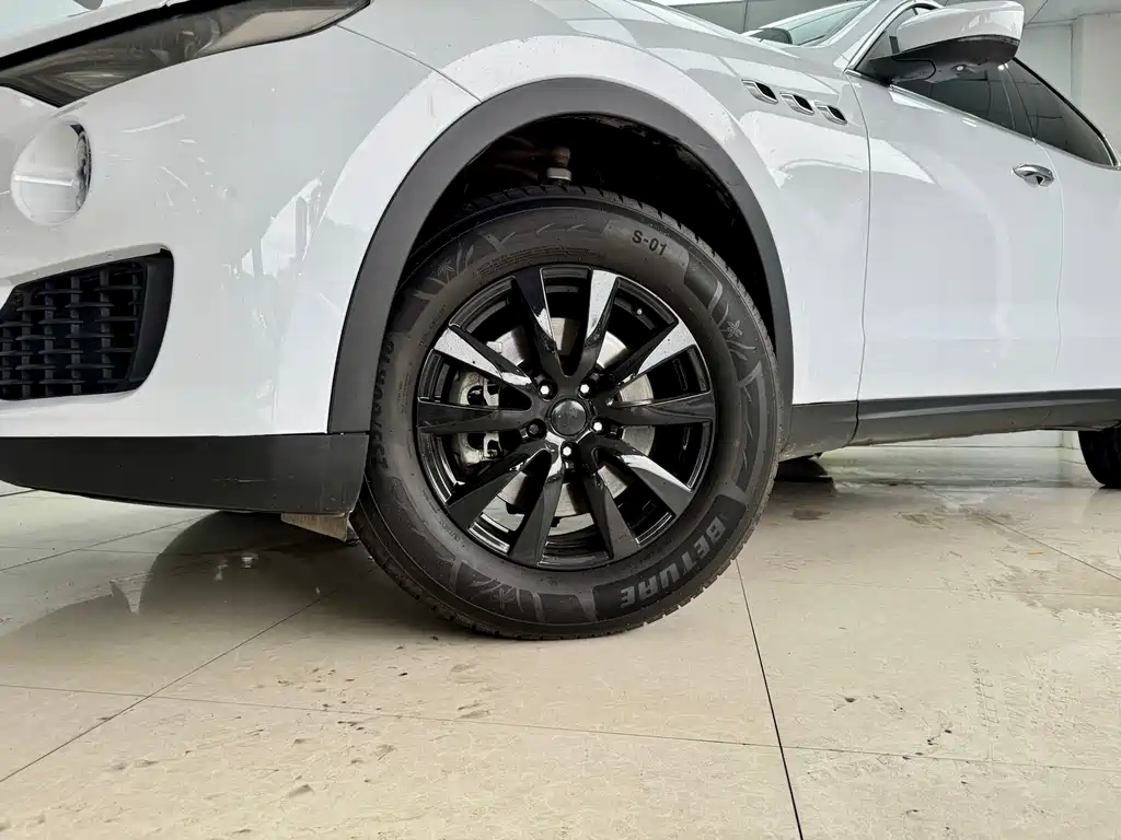 Maserati Levante 2018 — фото 20