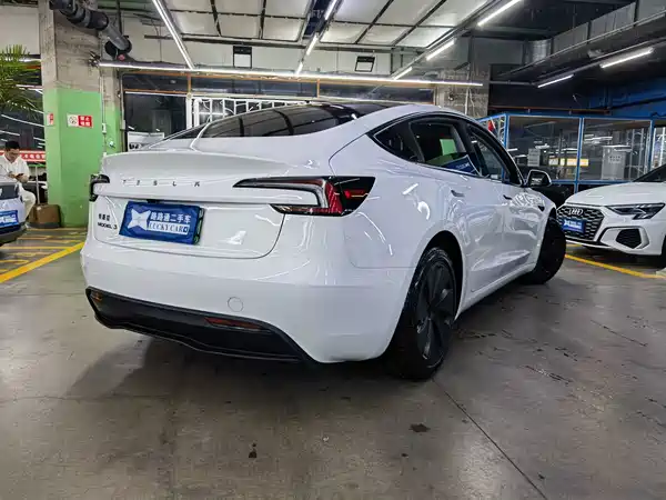 Tesla Model 3 2025