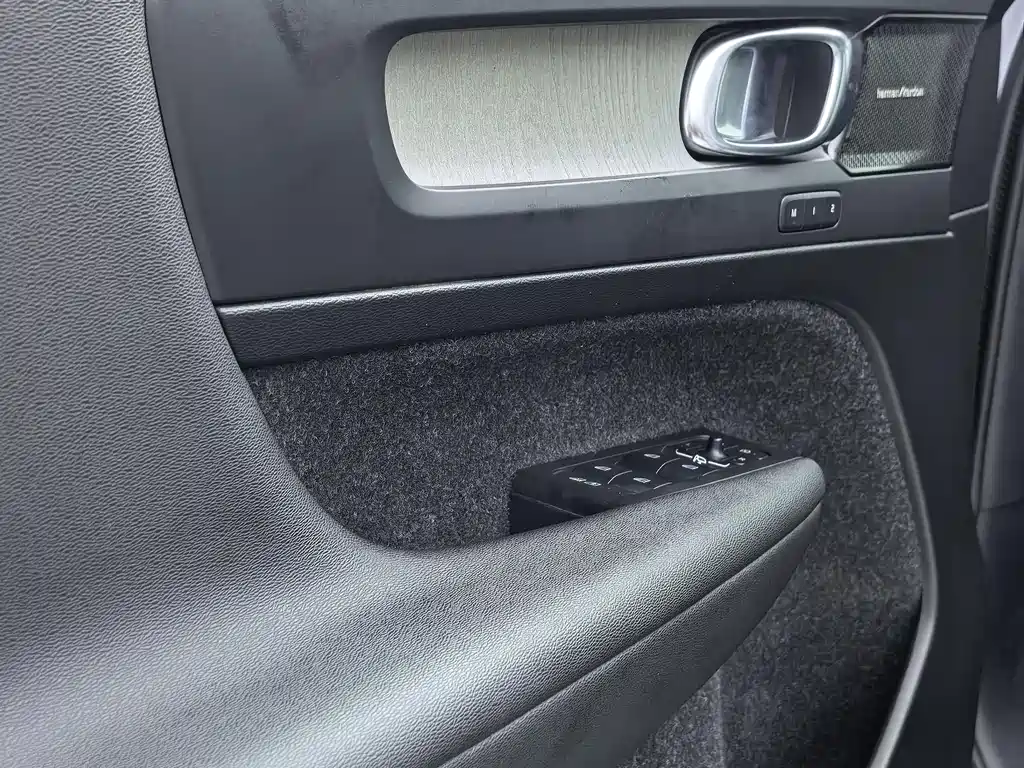 Volvo XC40 2020 — фото 25