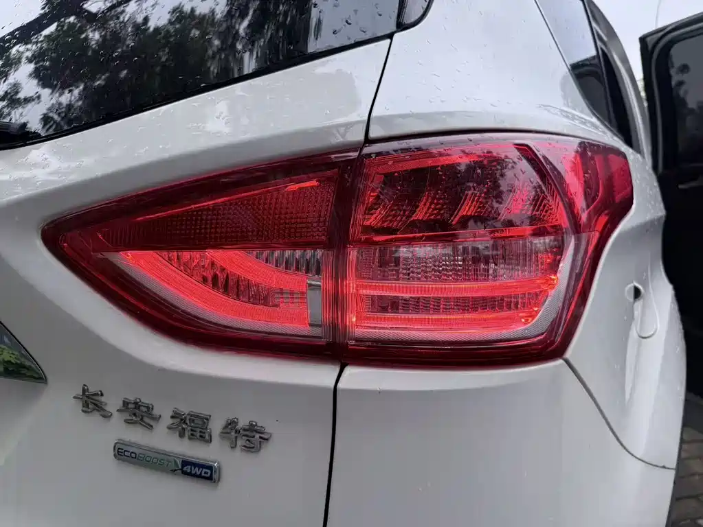 Ford Kuga 2015 — фото 14