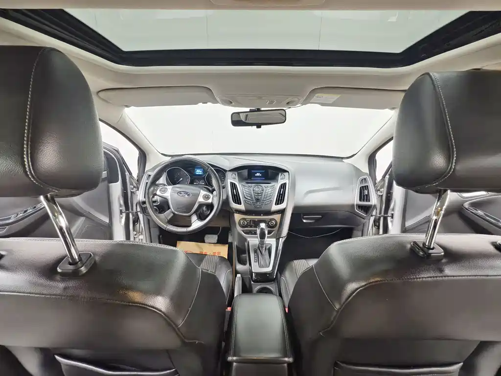 Ford Focus 2014 — фото 10