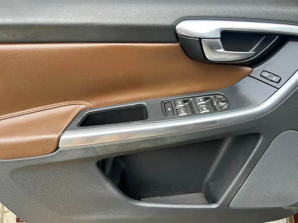 Volvo XC60 2016 — фото 13