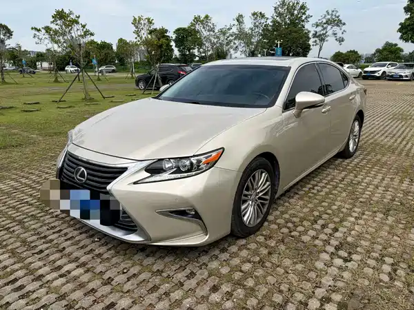 Lexus ES 2016