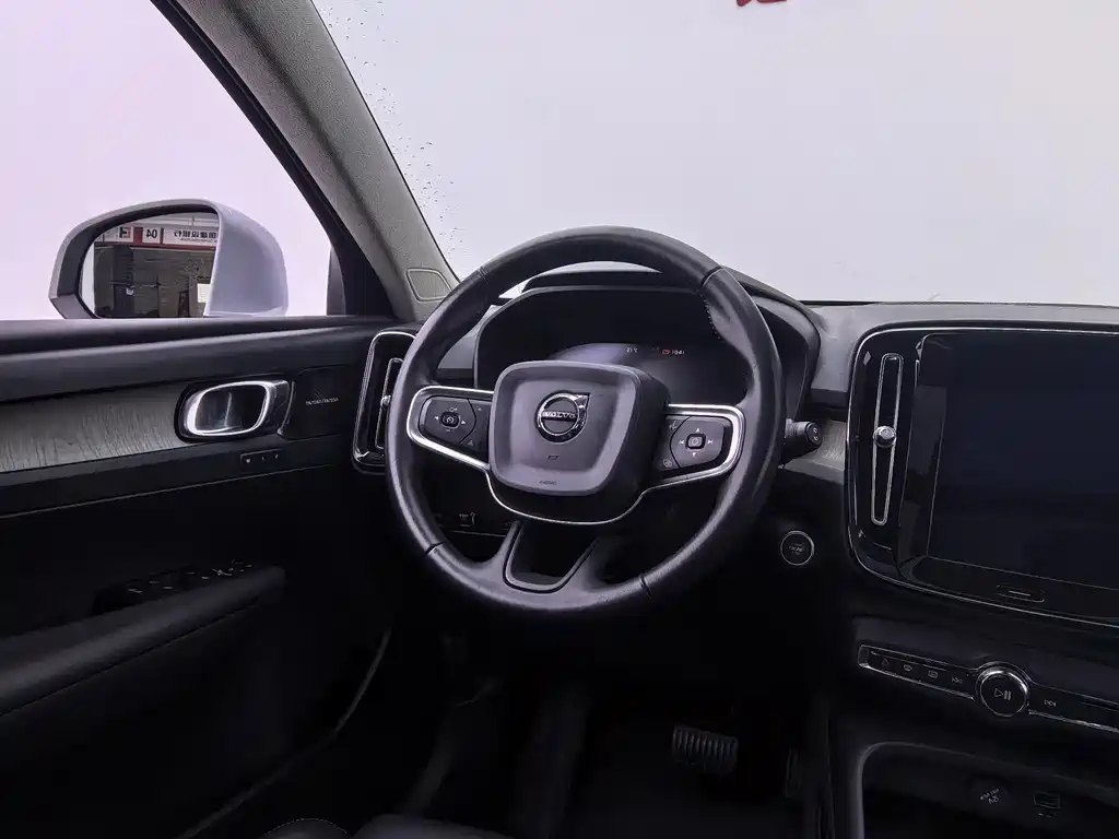 Volvo XC40 2020 — фото 11