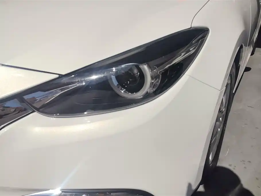 Mazda 3 Axela 2018 — фото 5