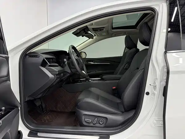 Toyota Camry 2025