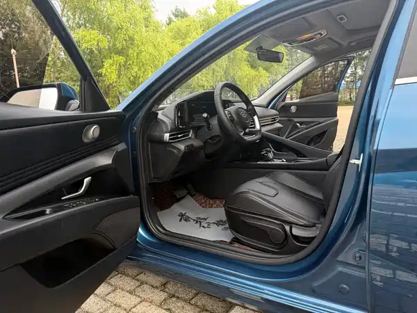 Hyundai Elantra 2022