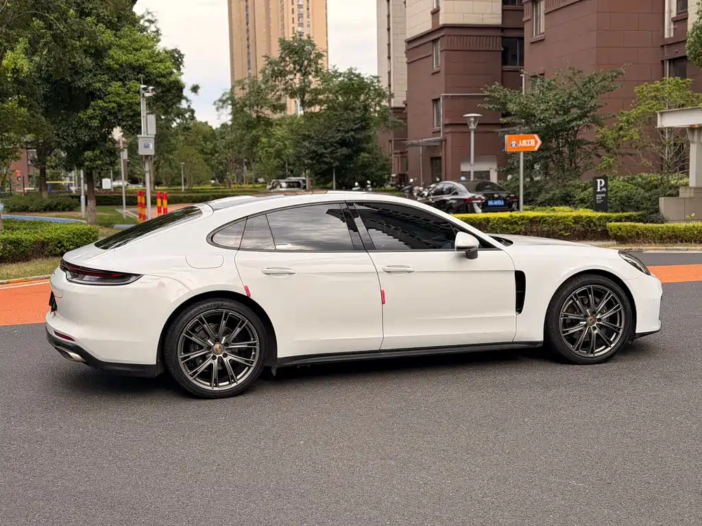 Porsche Panamera 2022 — фото 18