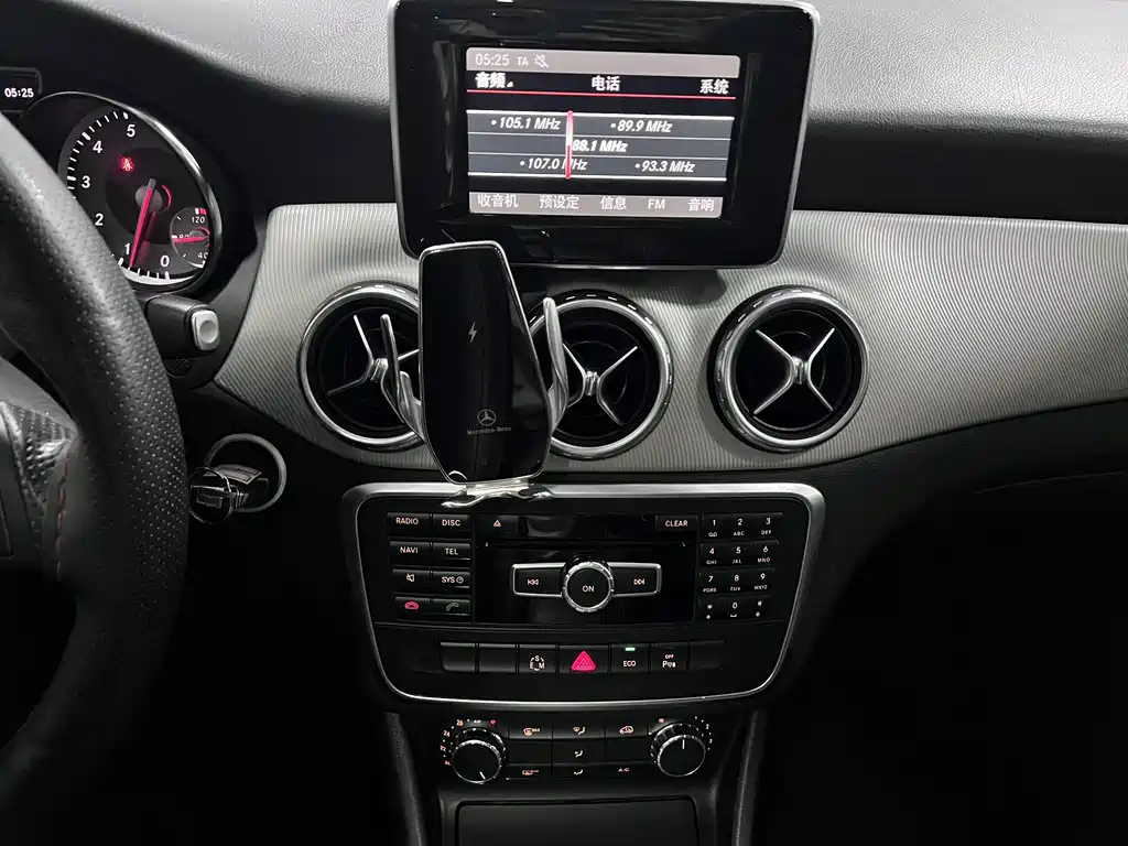 Mercedes-Benz GLA 2015 — фото 14