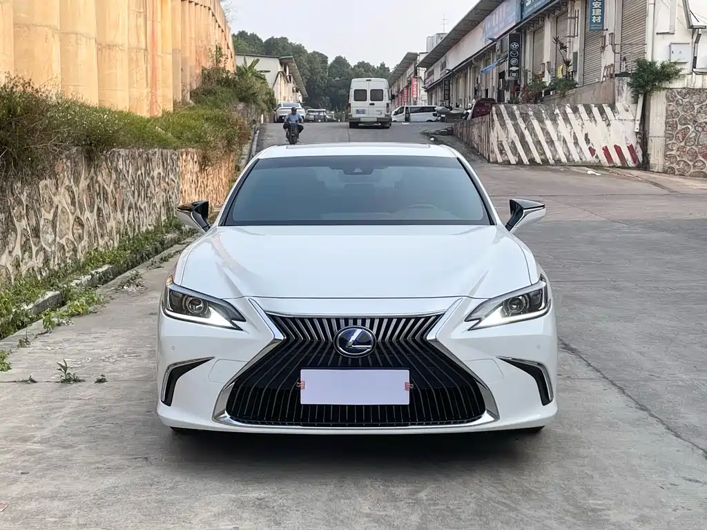 Lexus ES 2020 — фото 2