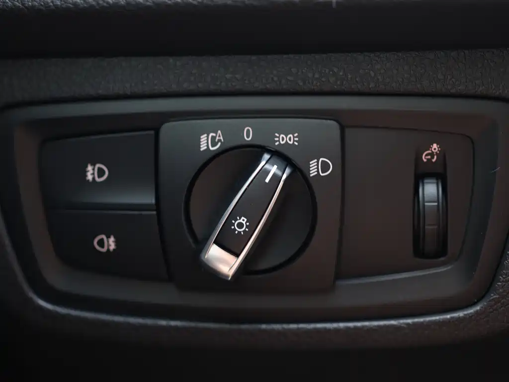BMW 1 Series 2018 — фото 16