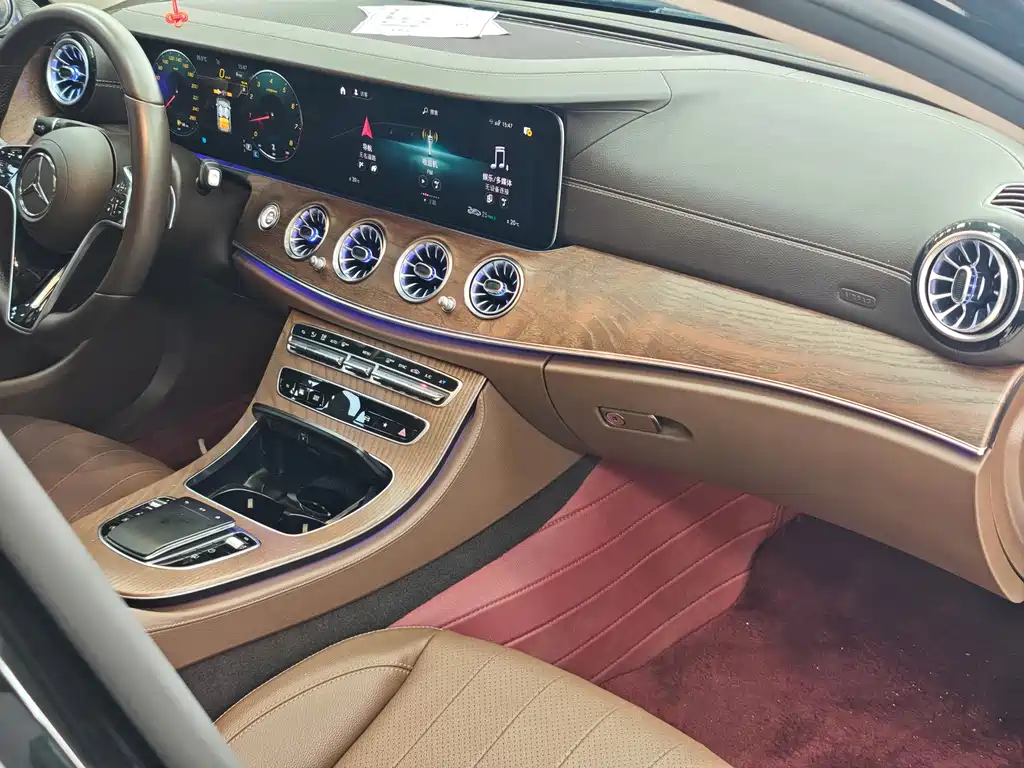 Mercedes-Benz E-Class 2023 — фото 18