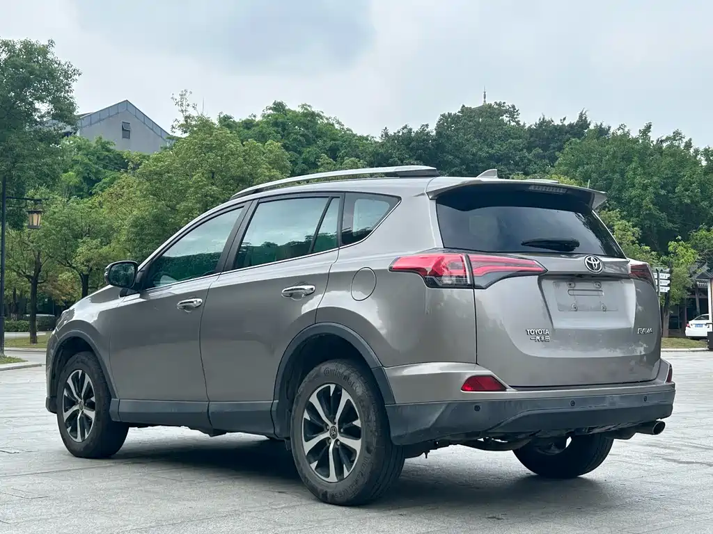 Toyota RAV4 2016 — фото 6