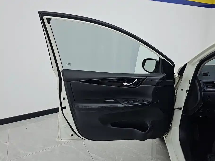 Nissan Tiida 2016