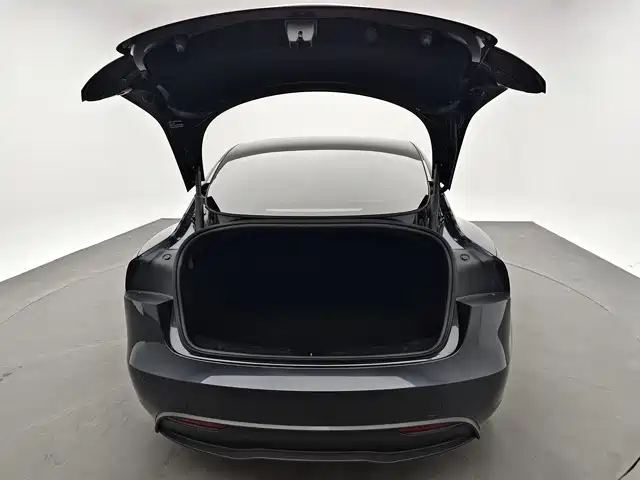 Tesla Model 3 2025 — фото 11