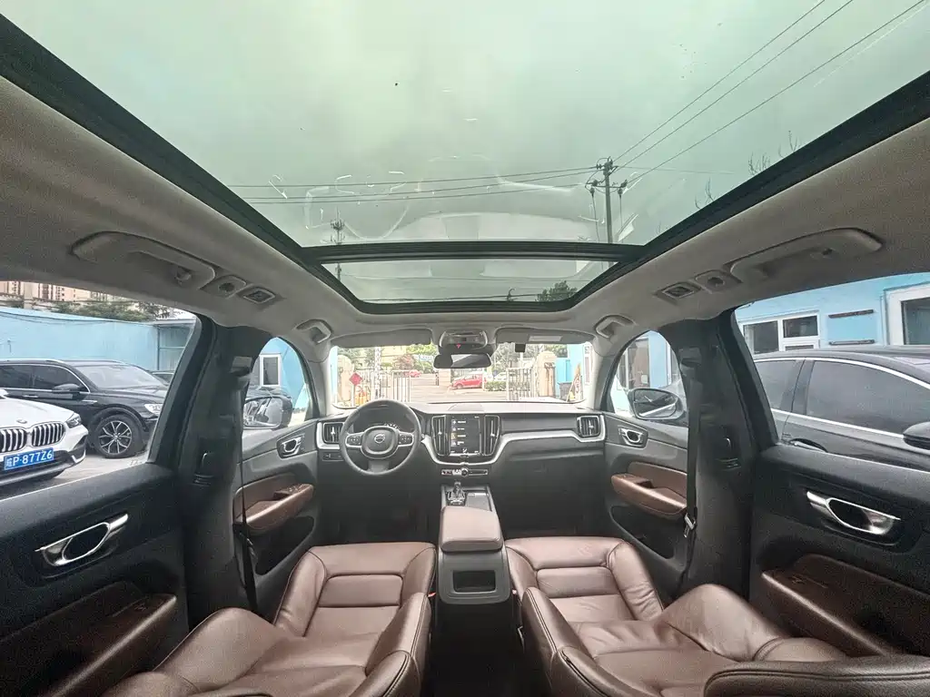 Volvo XC60 2020 — фото 13