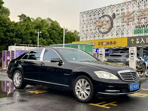 Mercedes-Benz S-Class 2011