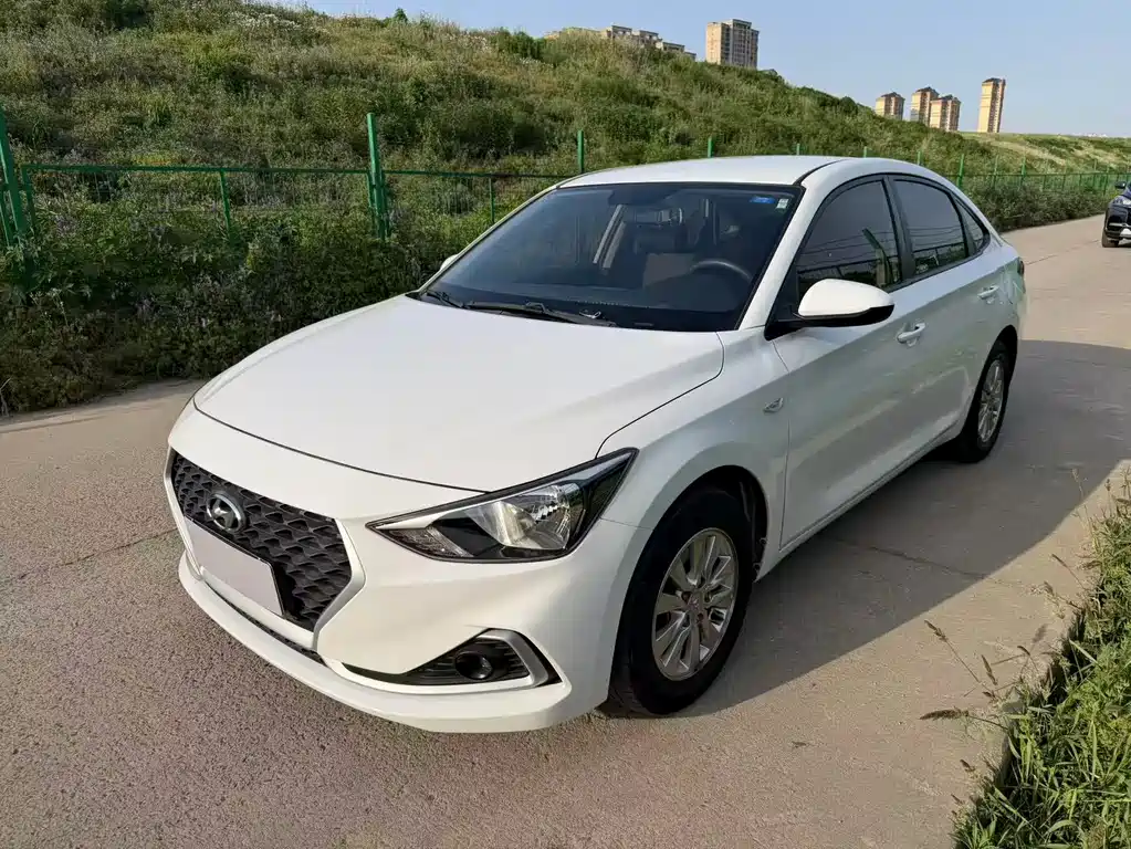 Hyundai Elantra 2019 — фото 1