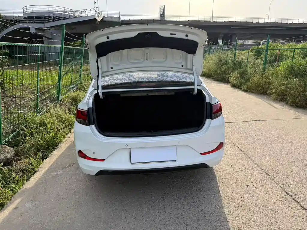 Hyundai Elantra 2019 — фото 16