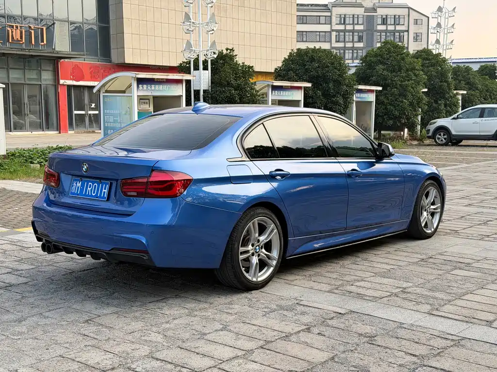 BMW 3 Series 2019 — фото 17