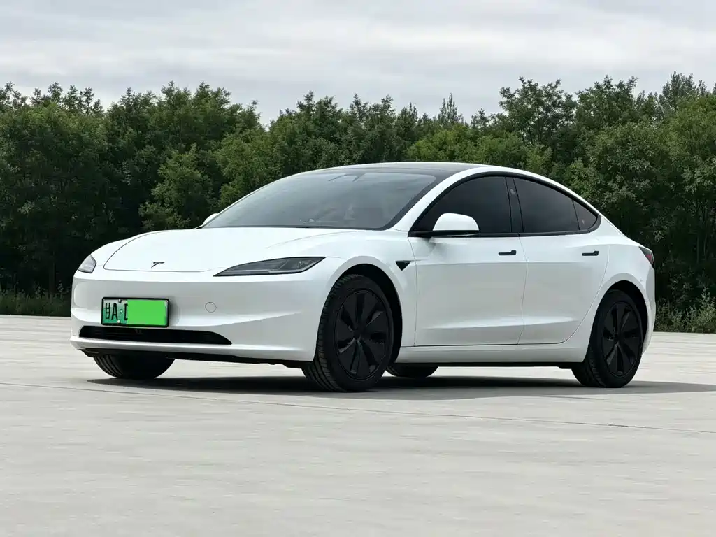 Tesla Model 3 2026 — фото 1