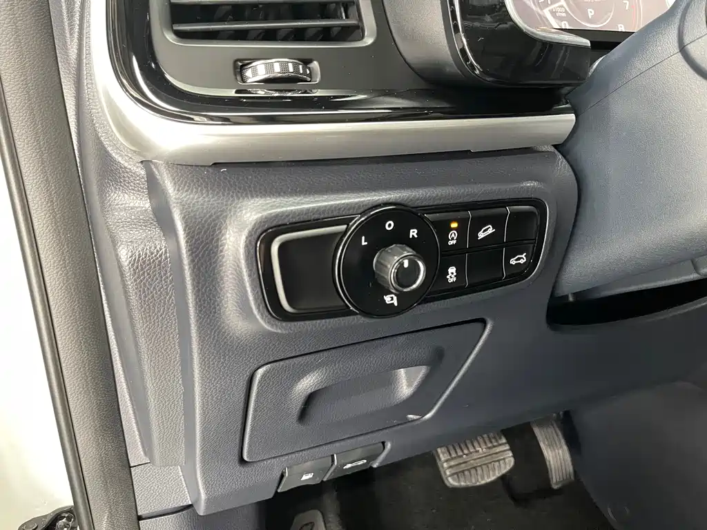 GAC Trumpchi M8 2022 — фото 26