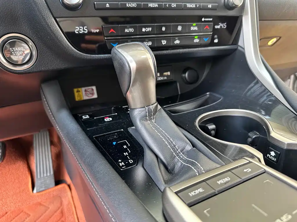 Lexus RX 2019 — фото 11