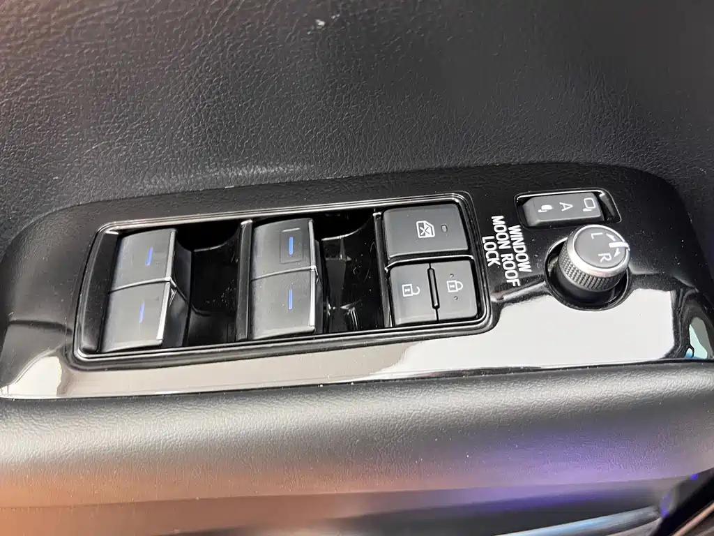 Toyota Alphard 2023 — фото 15