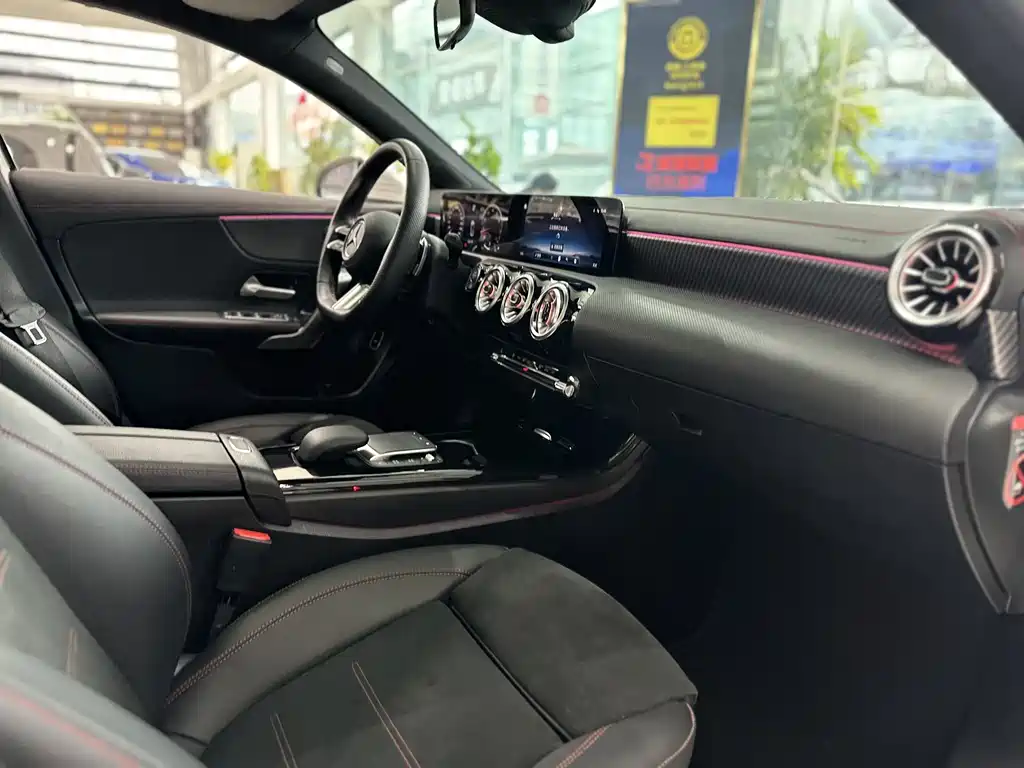Mercedes-Benz A-Class 2024 — фото 14