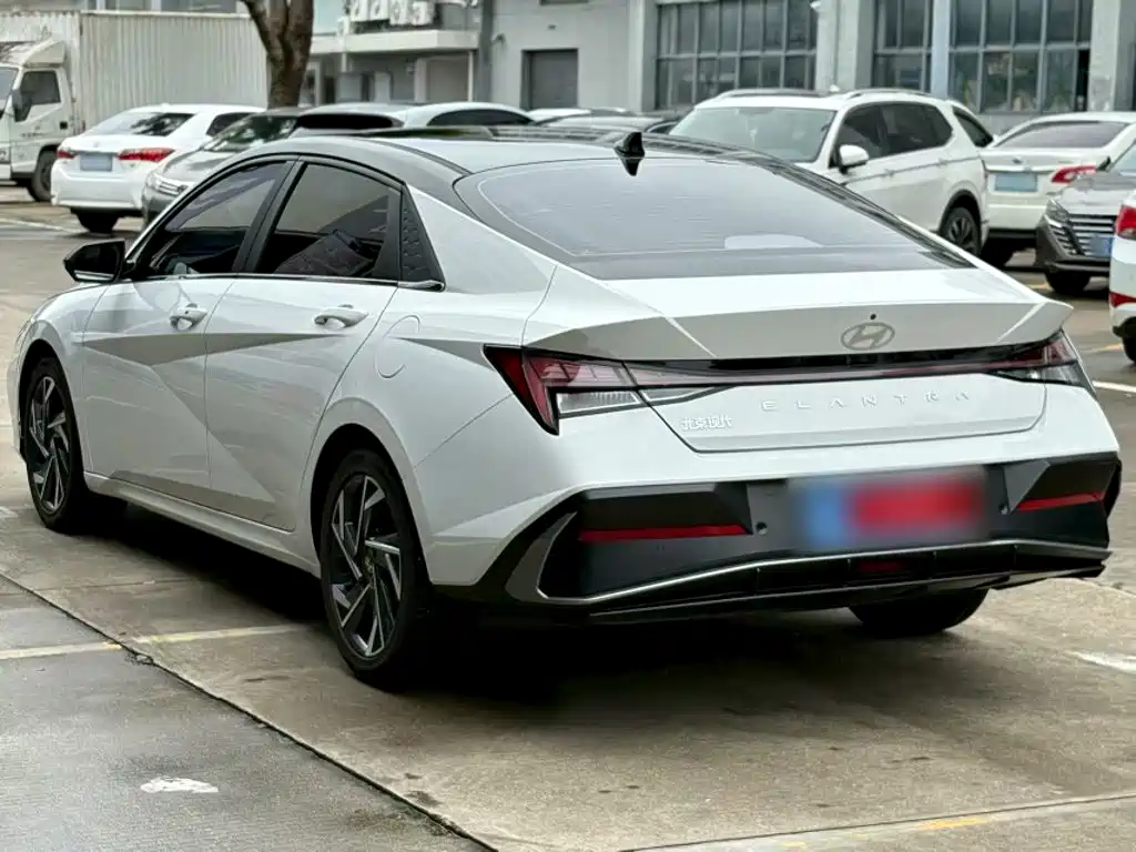 Hyundai Elantra 2025 — фото 12
