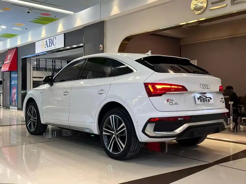 Audi Q5L Sportback 2021 — фото 7