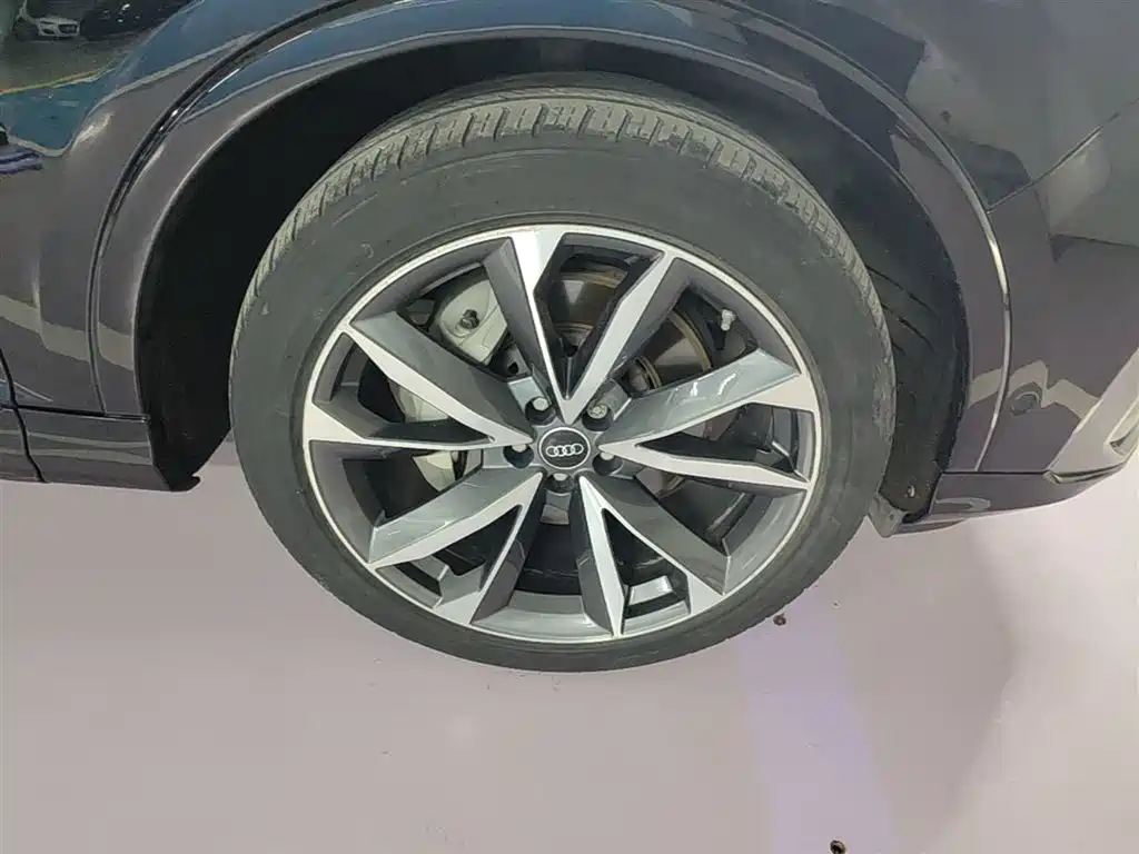 Audi Q7 2021 — фото 14