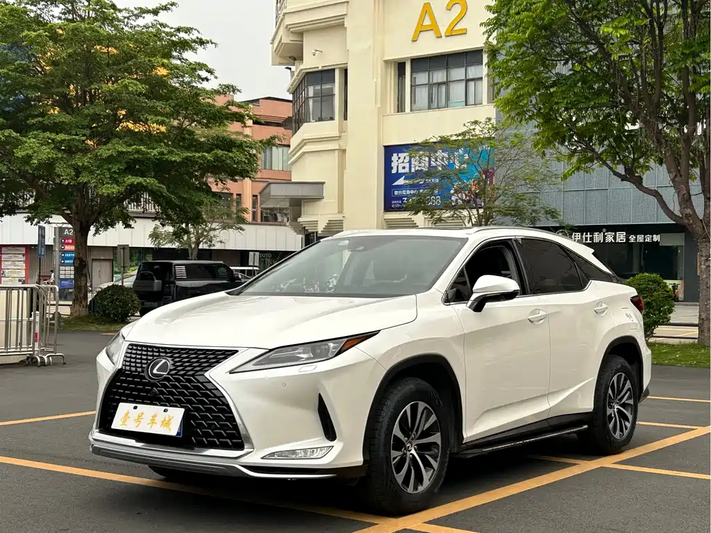 Lexus RX 2021 — фото 1