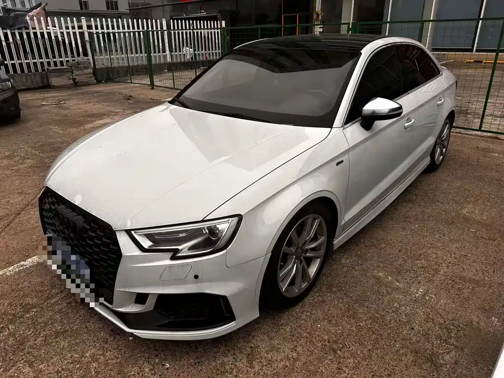 Audi A3 2017 — фото 1