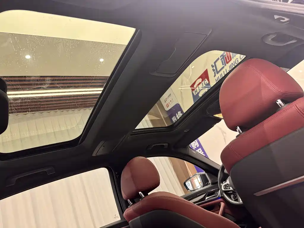 BMW 5 Series 2019 — фото 19