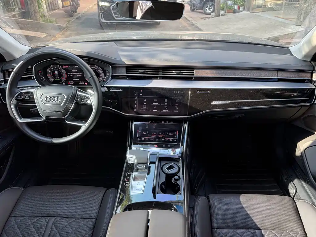 Audi A8 2024