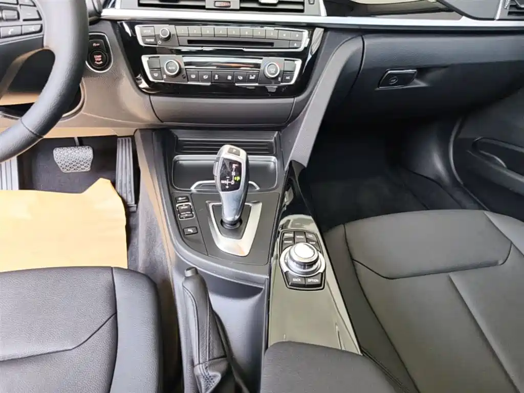 BMW 3 Series 2016 — фото 14