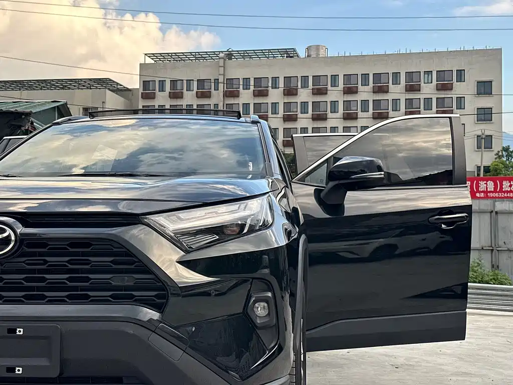 Toyota RAV4 2024 — фото 18