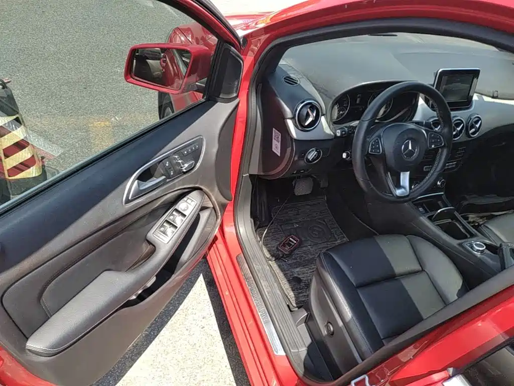 Mercedes-Benz B-Class 2017 — фото 16