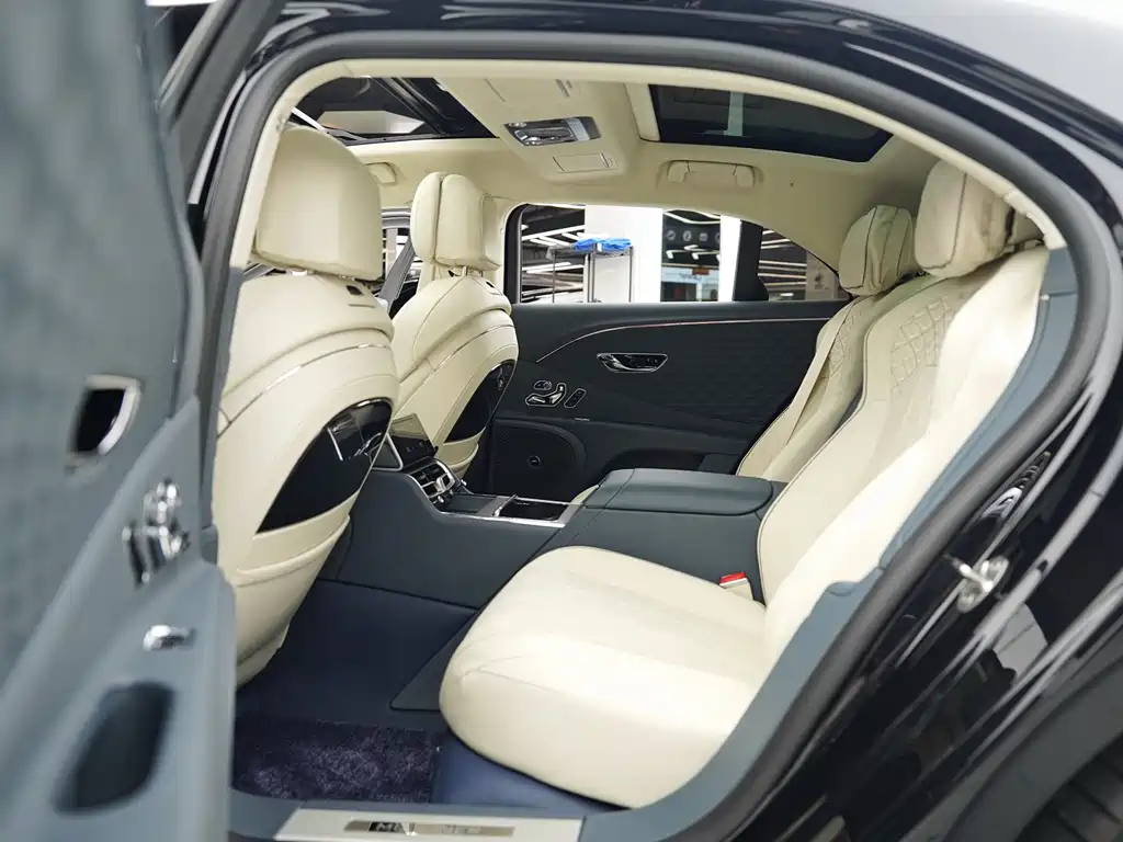 Bentley Flying Spur PHEV 2025 — фото 16
