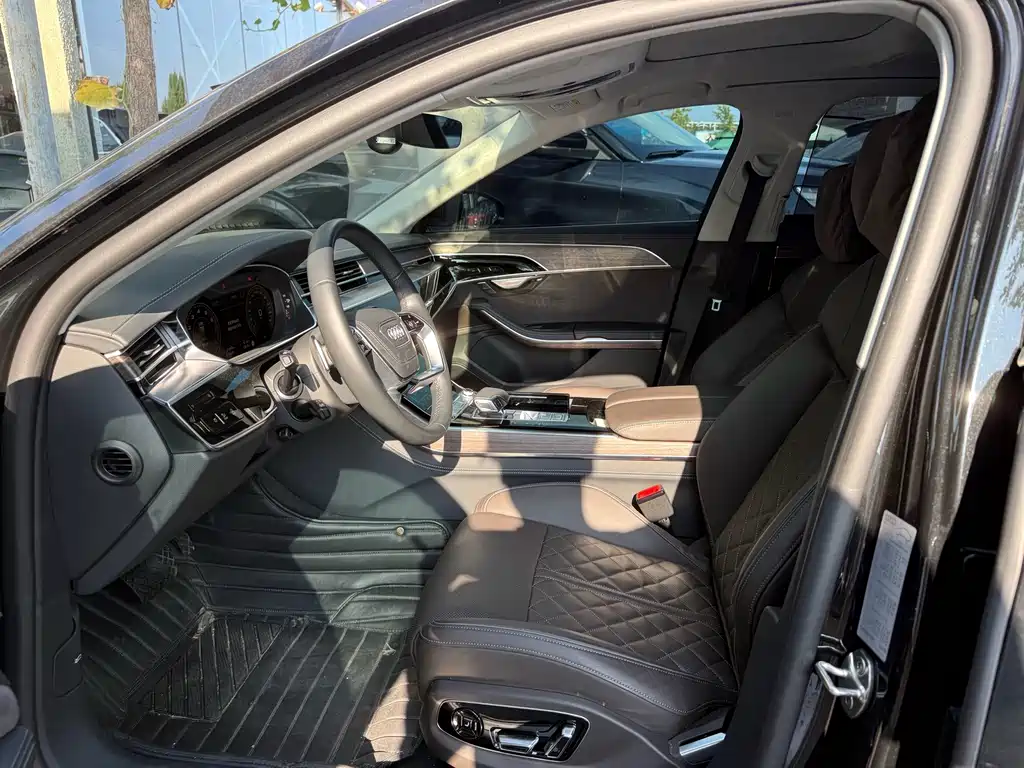 Audi A8 2024