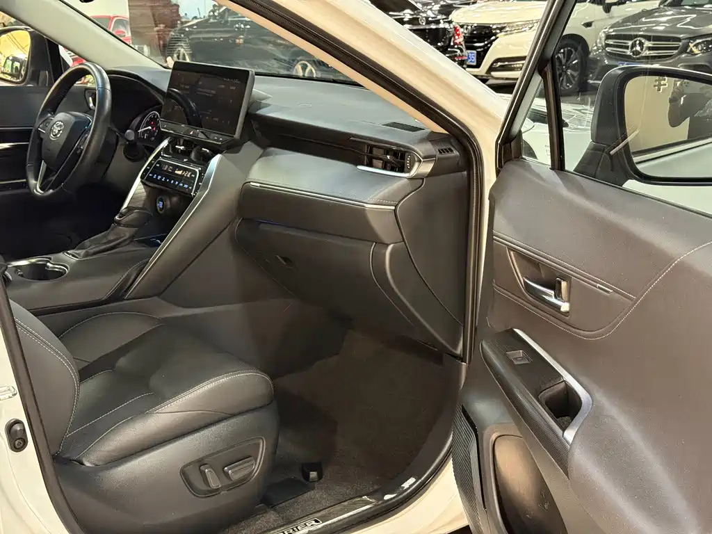 Toyota Harrier 2023 — фото 11