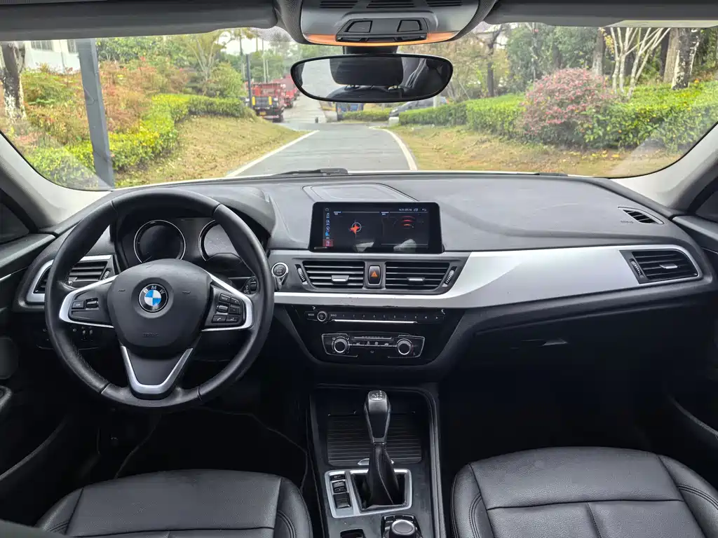 BMW 1 Series 2019 — фото 10