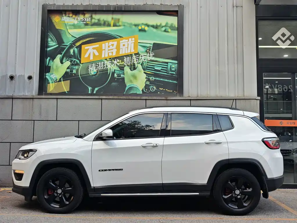 Jeep Compass 2017 — фото 2