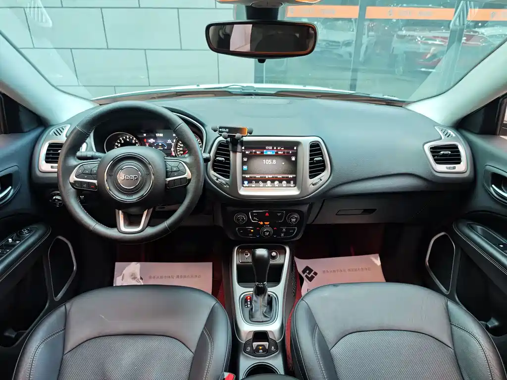 Jeep Compass 2017 — фото 11